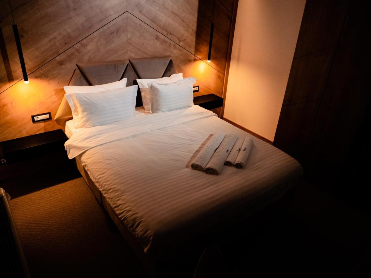 Hotel Goya Boutique à Târgu Jiu Extérieur photo