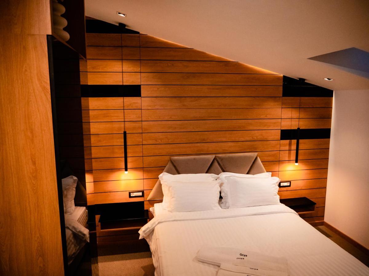 Hotel Goya Boutique à Târgu Jiu Extérieur photo