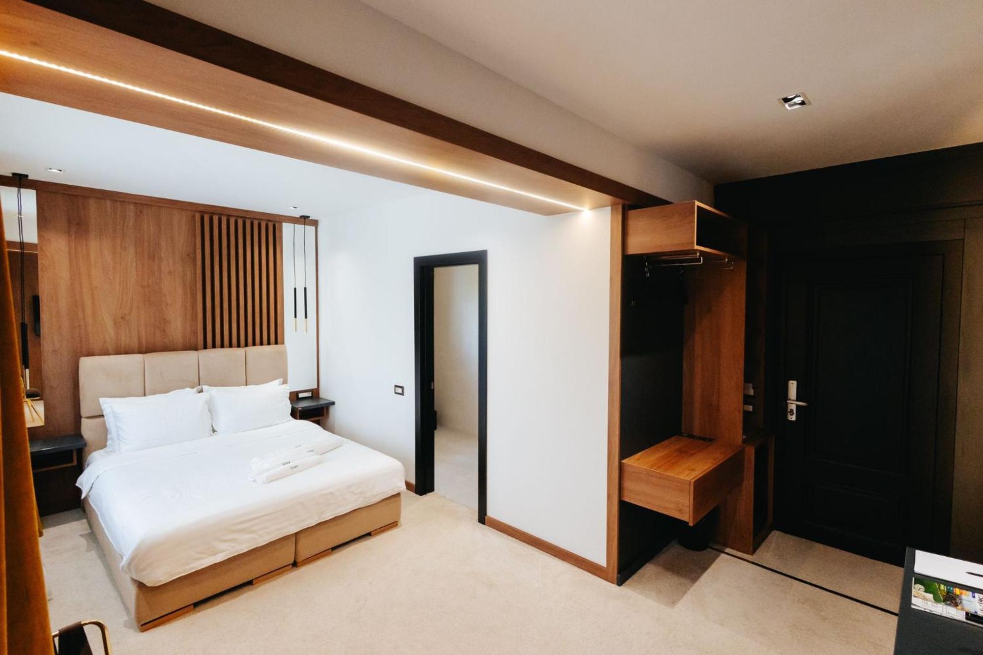 Hotel Goya Boutique à Târgu Jiu Extérieur photo