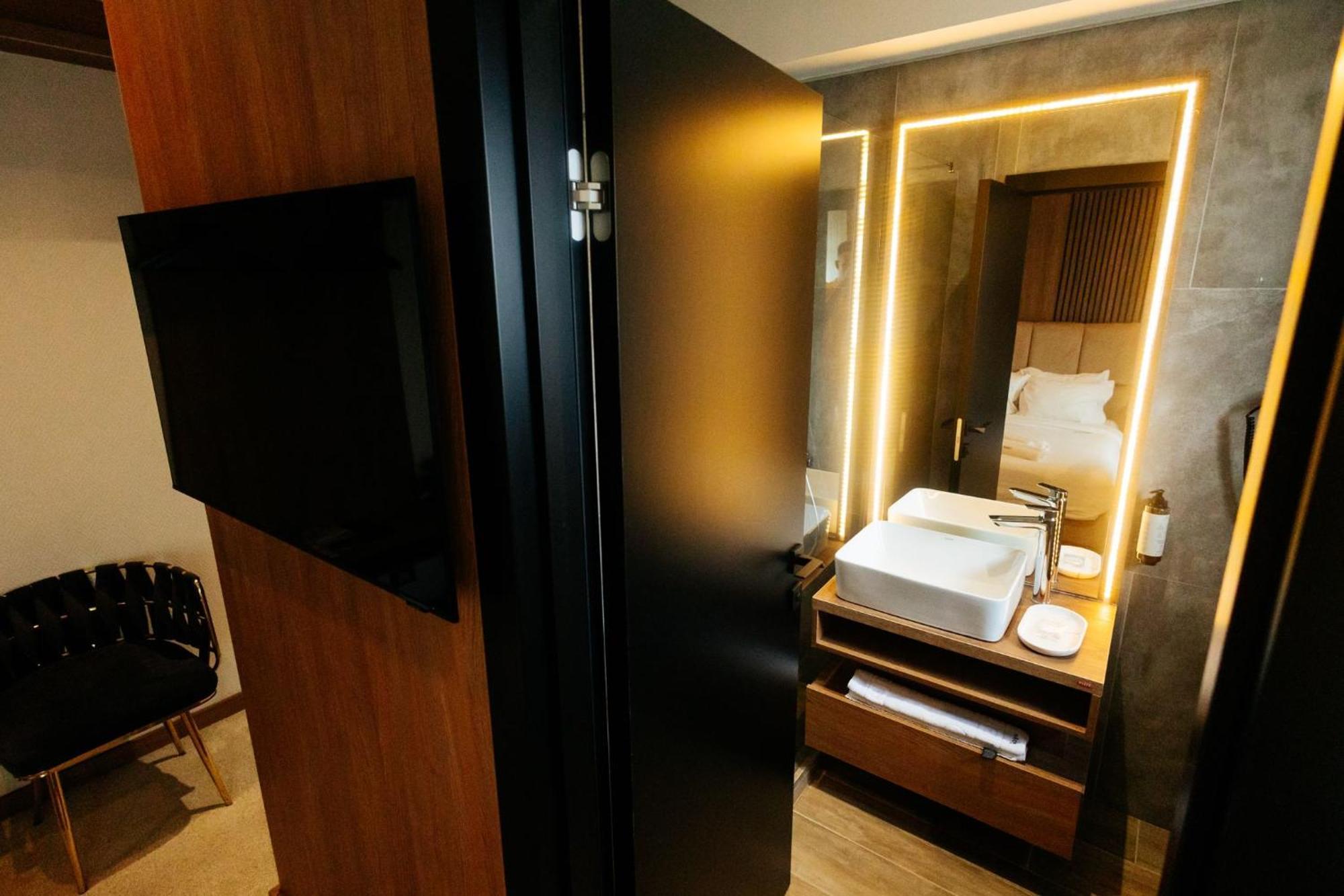 Hotel Goya Boutique à Târgu Jiu Extérieur photo