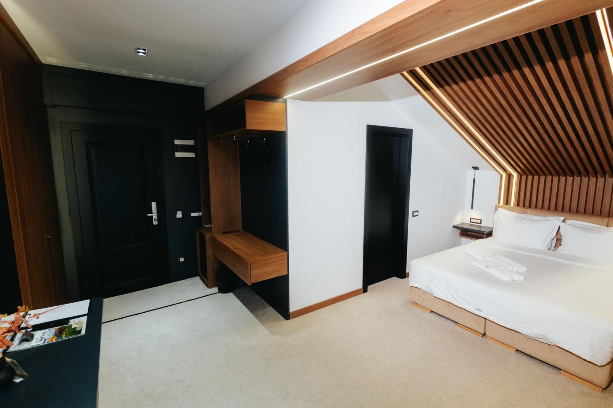 Hotel Goya Boutique à Târgu Jiu Extérieur photo