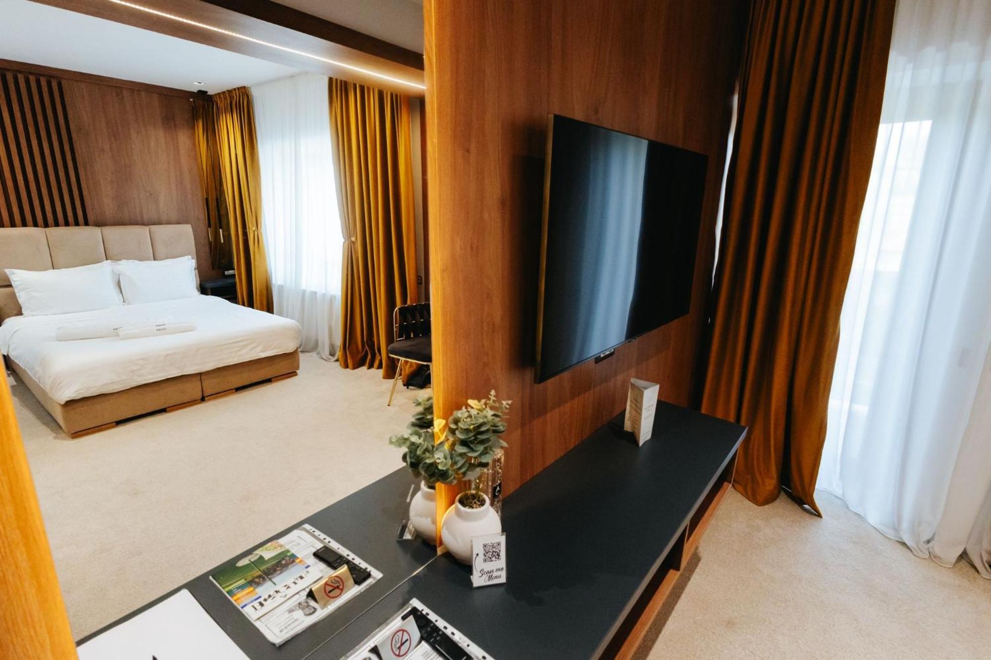 Hotel Goya Boutique à Târgu Jiu Extérieur photo