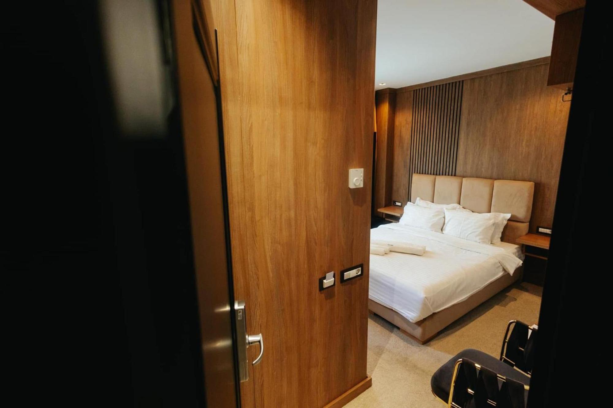 Hotel Goya Boutique à Târgu Jiu Extérieur photo
