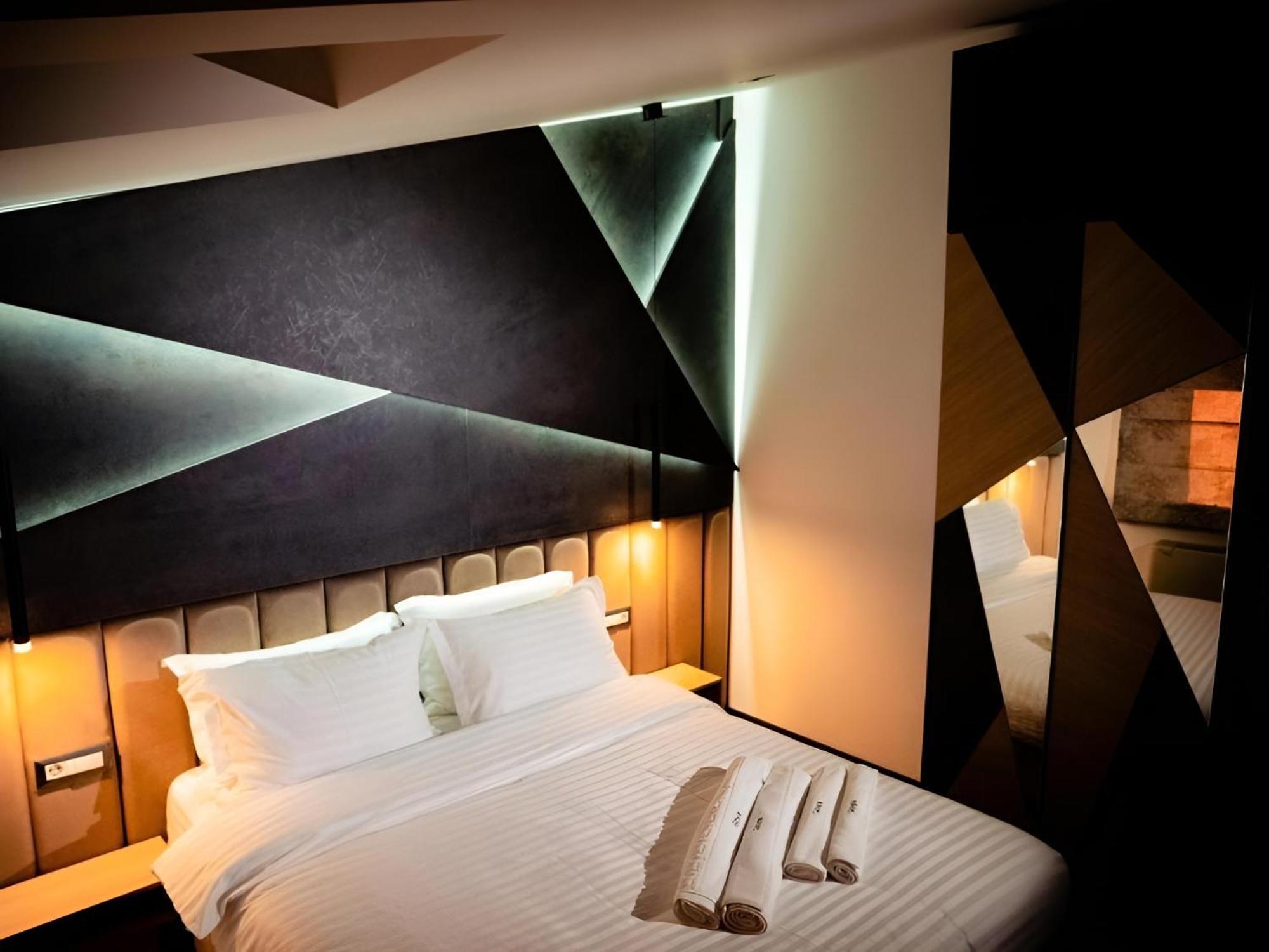 Hotel Goya Boutique à Târgu Jiu Extérieur photo